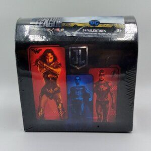 DC JUSTICE LEAGUE 24 VALENTINES DAY CARDS WITH 48 HEART SHAPED SEALS MAILBOX